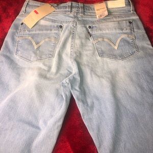 LEVI JEANS